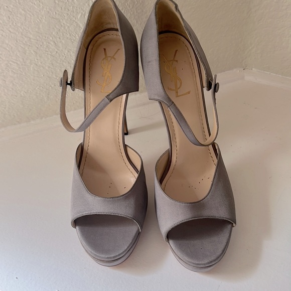 Women’s gray silk platform dress shoes - Picture 1 of 4